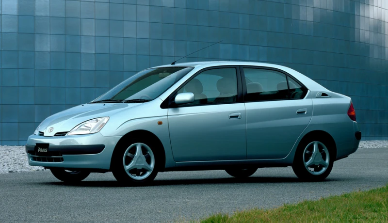 ¿Cuándo apareció el primer automóvil híbrido?