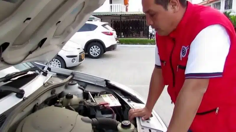 Guía para la inspección de un automóvil usado antes de comprarlo