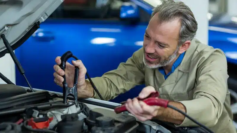 mantenimiento-del-sistema-electrico-del-automovil-consejos-para-evitar-problemas-de-arranque-y-fallos-en-los-accesorios